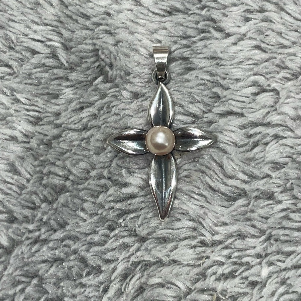 Retired James Avery Cross Pearl Necklace